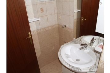 Kroatija Privát Okrug Donji, Eksterjeras